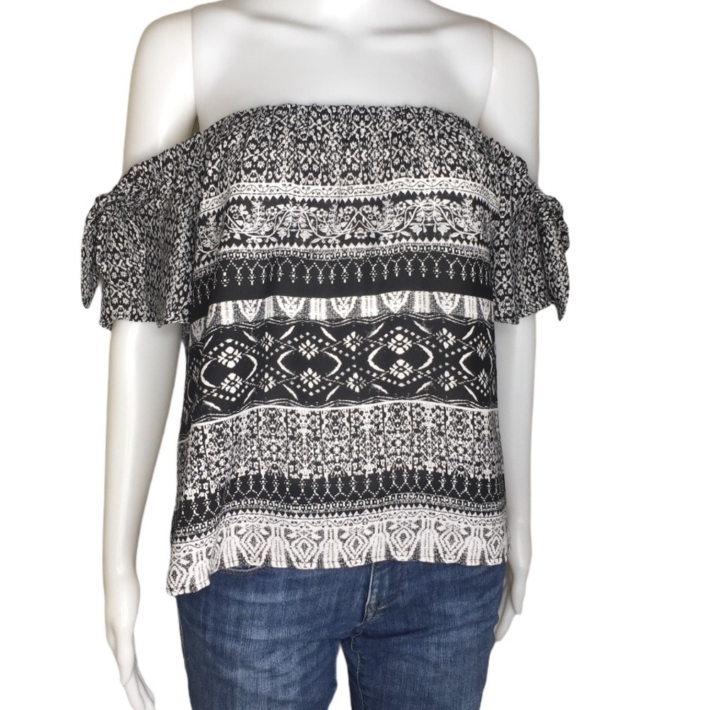 BY & BY Boho Off The Shoulder Blouse With Tie Detail Black Size Medium